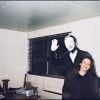 Aurore Drossart devant une silhouette de son père Yves Montand en 1998