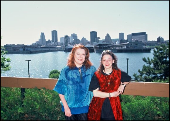 Aurore Drossart, accompagnée de sa mère Anne en 1998