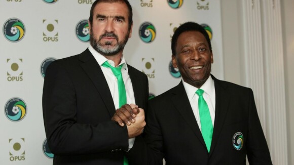 Eric Cantona et Pelé traversent le monde avec un bagage imposant...