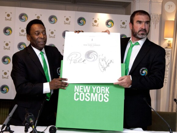 Eric Cantona et Pelé à Londres le 2 août 2011 présentent le livre du New York Cosmos