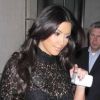 La grande fan de mode et férue de shopping Kim Kardashian porte un top en dentelle H&M. New York, le 28 octobre 2010.