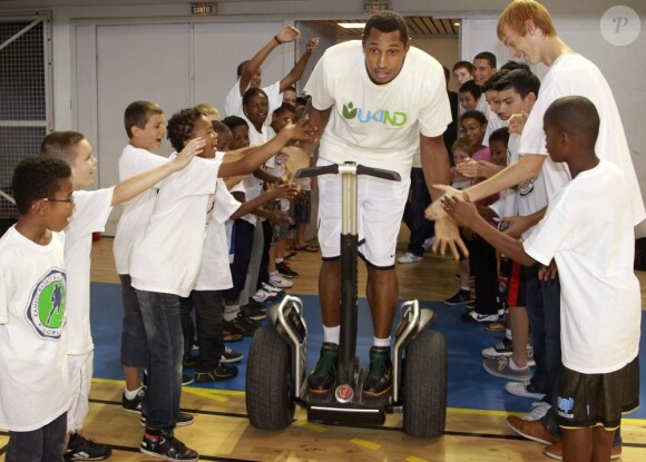 Boris Diaw organise un match de basket de charité pour l'association Babac'ards, le 19 juillet 2011