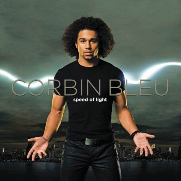 En 2009, le second album de Corbin Bleu, Speed of Light, avait fait un four monumental