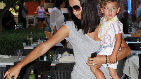 Adriana Lima : Splendide avec sa fille, elle dévoile le secret de sa forme