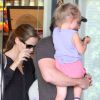 Jennifer Garner s'offre une pause déjeuner avec son mari Ben Affleck et leurs filles Violet et Seraphina. 4 août 2011