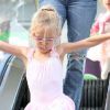 Jennifer Garner va chercher sa petite Violet à son cours de danse, avant d'aller déjeuner avec son mari Ben Affleck et leur seconde fille Seraphina. 4 août 2011