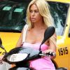 Shauna Sand en scooter dans le quartier de South Beach, à Miami. Août 2011