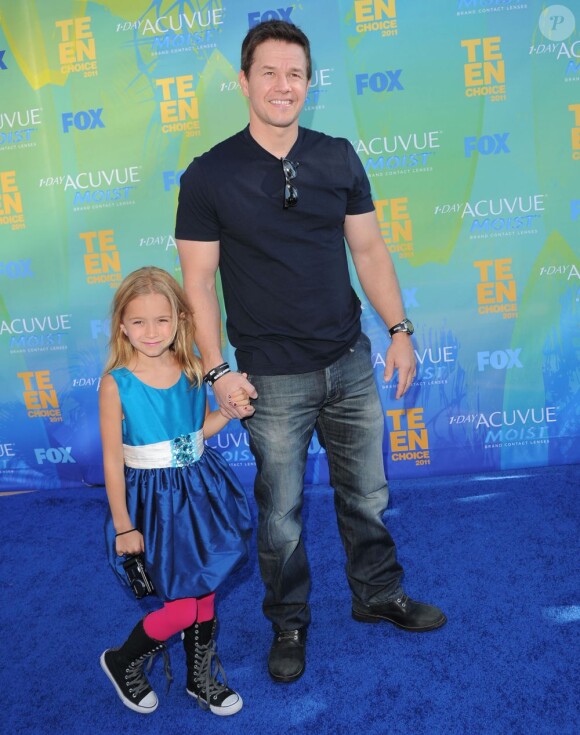 Mark Wahlberg et sa fille Ella Ray, lors du photocall de la soirée des Teen Choice Awards 2011, à Los Angeles, dimanche 7 août 2011.