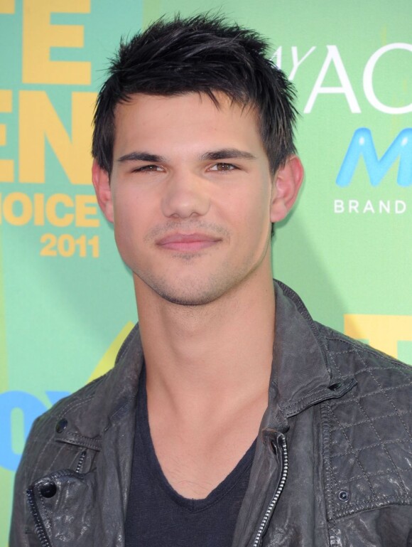 Taylor Lautner, lors du photocall de la soirée des Teen Choice Awards 2011, à Los Angeles, dimanche 7 août 2011.