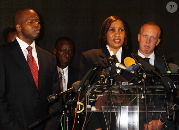 Nafissatou Diallo, et son avocat Kenneth Thompson (à gauche sur la photo) donne une conférence de presse à New York, le 8 juillet 2011.