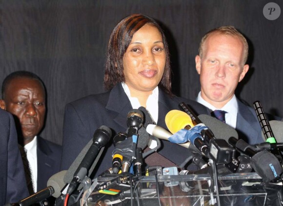 Nafissatou Diallo, et son avocat Kenneth Thompson (à gauche sur la photo) donne une conférence de presse à New York, le 8 juillet 2011.