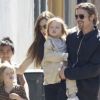 Madox, Shiloh, Knox et leurs parents Brad Pitt et Angelina Jolie à la Nouvelle-Orléans en mars 2011