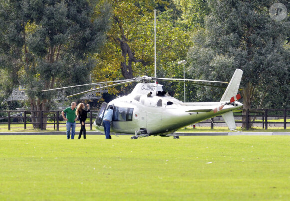 Angelina Jolie prend l'hélicoptère à Richmond en Angleterre le 11 août 2011