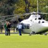 Angelina Jolie prend l'hélicoptère à Richmond en Angleterre le 11 août 2011