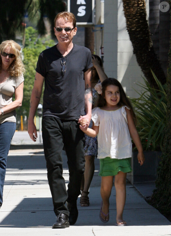 Billy Bob Thornton et sa fille Bella dans les rues de Los Angeles le 16 août 2011. La maman et petite amie de Billy Bob, Connie Angland suivait derrière.