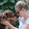 Amanda Seyfried passe un moment avec son chien à New York le 29 juillet 2011