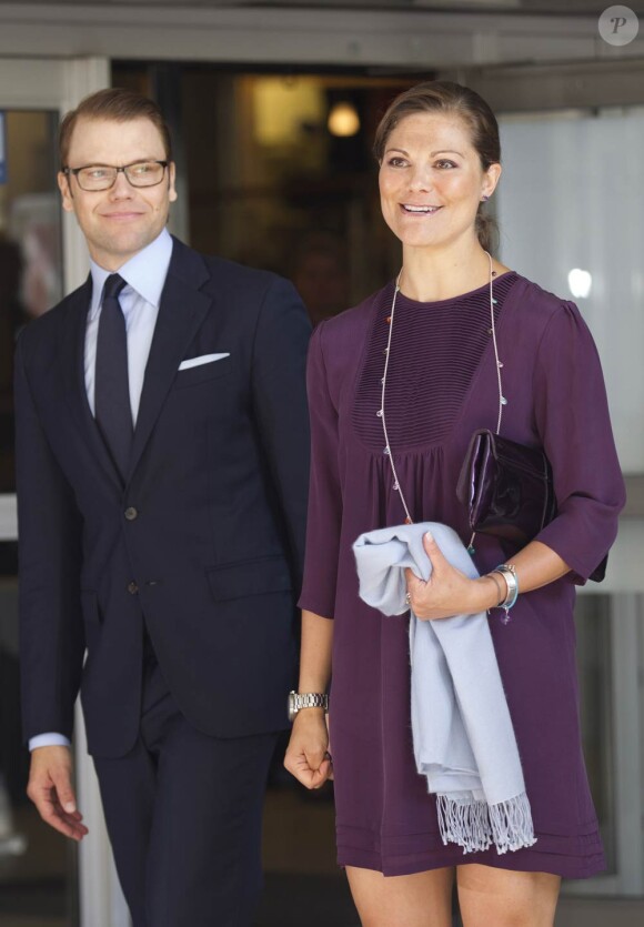 La princesse Victoria de Suède et son mari le prince Daniel procédaient à l'inauguration du Congrès nordique des juristes, à Stockholm, le jeudi 18 août 2011, au lendemain de l'annonce de sa grossesse.