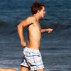 Patrick Schwarzenegger dévoile son corps de mannequin sur une plage de Malibu le 20 août 2011