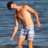 Patrick Schwarzenegger dévoile son corps de mannequin sur une plage de Malibu le 20 août 2011
