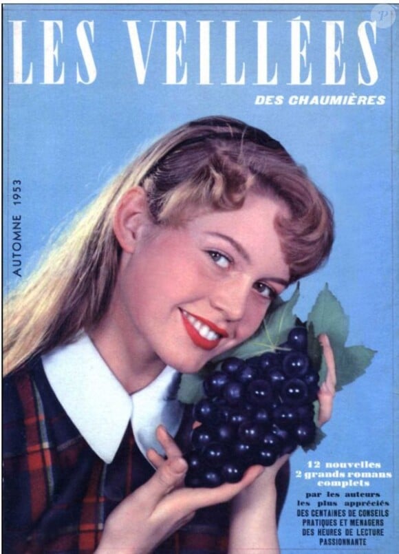 1953 : Brigitte Bardot, âgée de 19 ans, pose en couverture du magazine Les Veillées Des Chaumières.