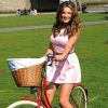 Kelly Brook est une égérie de charme pour la campagne Skyride de la mairie de Londres (objectif : que plus de londoniens se déplacent à vélo). Le 25 août 2011