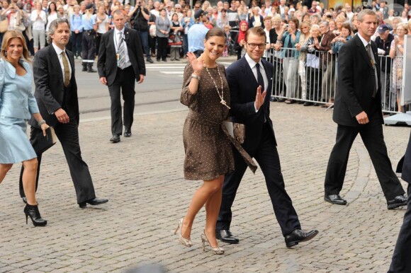 Marraine de la petite princesse Ingrid Alexandra de Norvège, la princesse Victoria de Suède, enceinte et toujours inspirée stylistiquement, était présente avec son mari le prince Daniel pour la célébration des 10 ans de mariage du prince Haakon et de la princesse Mette-Marit à Oslo, le 25 août 2011.