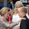 Célébration des 10 ans de mariage du prince Haakon et de la princesse Mette-Marit à Oslo, le 25 août 2011 : la reine Sonja contemple son beau petit-fils Marius, aussi grand qu'elle désormais !