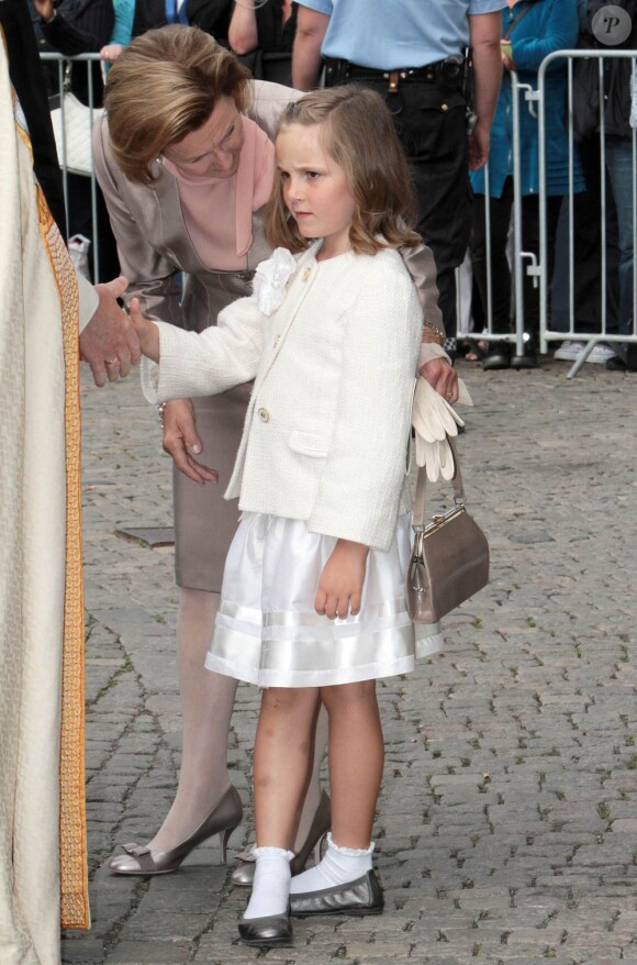 Célébration des 10 ans de mariage du prince Haakon et de la princesse Mette-Marit à Oslo, le 25 août 2011 : la petite prince Ingrid Alexandra ssortie à sa maman, adorable...