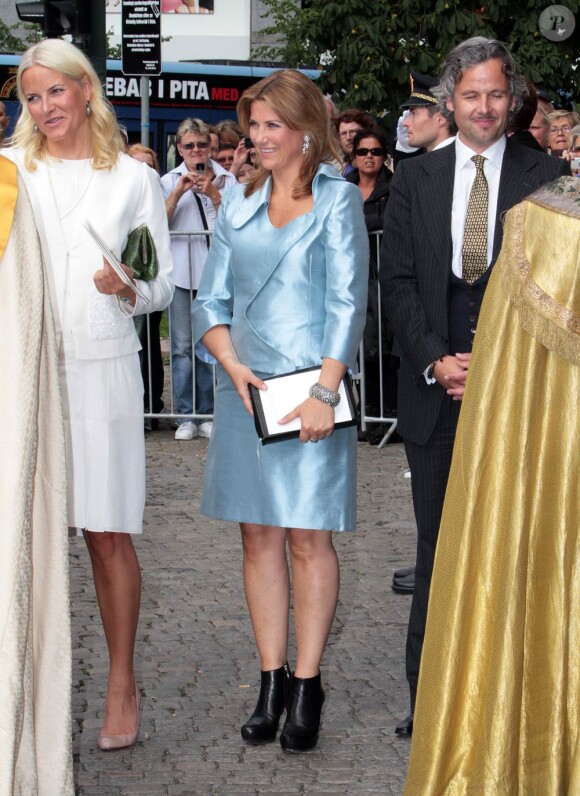 Célébration des 10 ans de mariage du prince Haakon et de la princesse Mette-Marit à Oslo, le 25 août 2011 : la princesse Märtha-Louise de Norvège, présente avec son mari Ari Behn, a notamment lu un passage dela bible lors du service religieux.