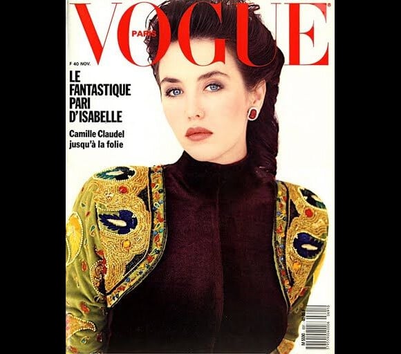 Novembre 1988 : Isabelle Adjani divinement vêtue pose en couverture de Vogue.