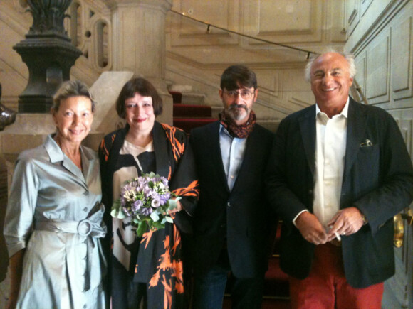 Franck Sorbier et Isabelle Tartière se sont dit Oui, le 27 août 2011 à Paris. Ici avec leurs témoins CHristine Borgoltz et Serge Halff.