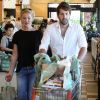 Katherine Heigl et son mari Josh Kelley en virée shopping au supermarché, le 26 août 2011. Los Angeles.