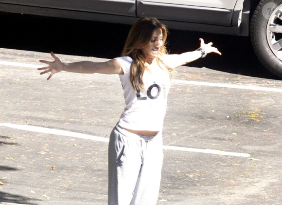 Malgré son divorce, la belle Jennifer Lopez apparait sereine et détendue sur le tournage de son clip Papi à Los Angeles, profitant d'un moment de répit.
