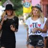 Le top Jessica Hart et sa soeur Ashley dans les rues de New York le 12 août 2011