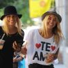 Le top Jessica Hart et sa soeur Ashley dans les rues de New York le 12 août 2011