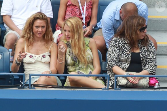 Blake Lively a assisté en compagnie de la créatrice de bijoux Lorraine Schwartz et une amie au quart de finale de Serena Williams lors de l'US Open 2011 le 5 septembre