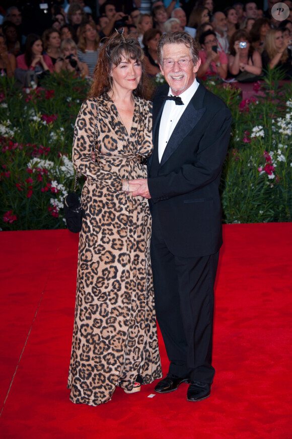 JOhn Hurt et sa femme Anwen Rees Meyers lors de la présentation au festival de Venise du film La Taupe le 5 septembre 2011