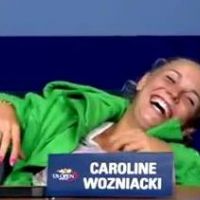 US Open : Caroline Wozniacki, morte de rire, imite le malaise de Rafael Nadal !