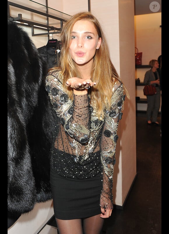Gaia Weiss à la Vogue fashion night à Paris le 8 septembre 2011