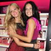Erin Heatherton et Adriana Lima célèbrent la Fashion's Night Out à la boutique Victoria's Secret à SoHo. New York, 8 septembre 2011