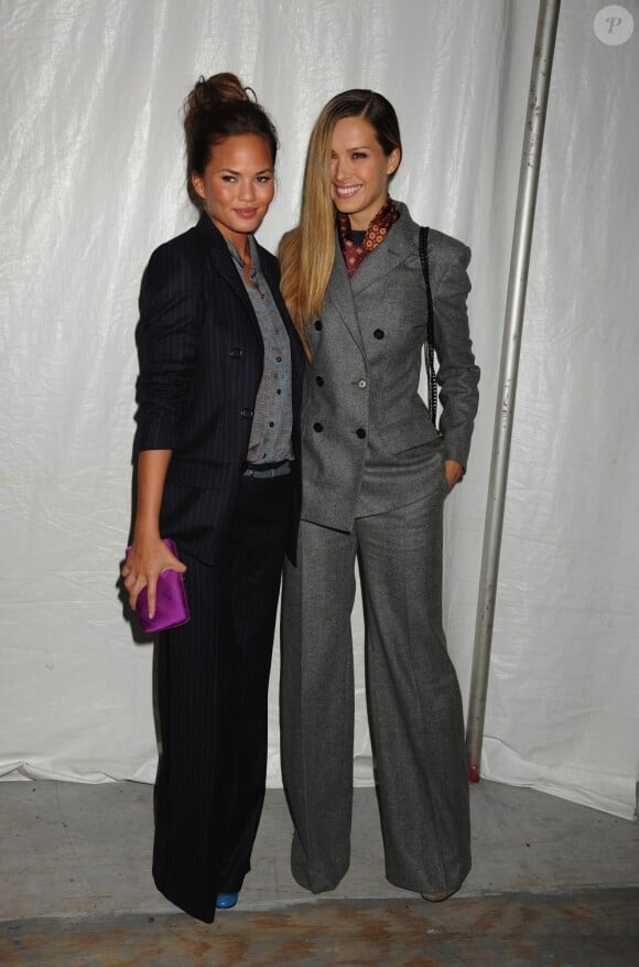 Christine Teigen et Petra Nemcova au défilé Tommy Hilfiger lors de la Fashion Week new-yorkaise le 11 septembre 2011