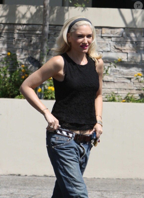 La chanteuse Gwen Stefani : craquante quand elle emmène ses deux fils Kingston et Zuma à leur cours de Karate à Santa Monica le 11 septembre 2011