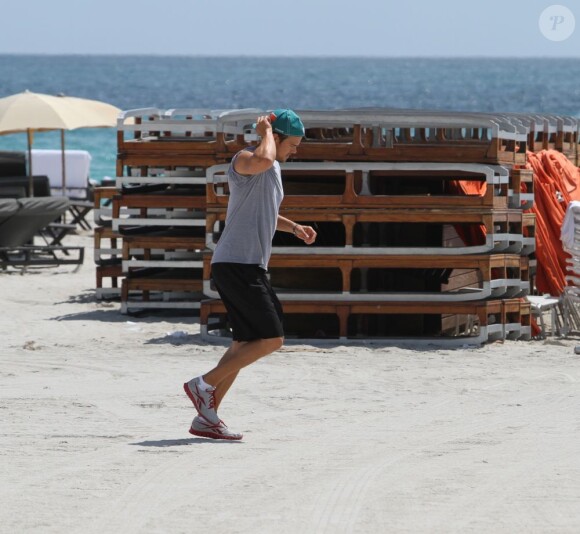 Josh Duhamel fait son jogging le 13 septembre à Miami