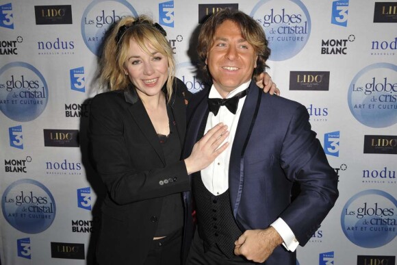 Roberto Alagna et sa grande amie Julie Depardieu, à Paris, le 2 févier 2009.