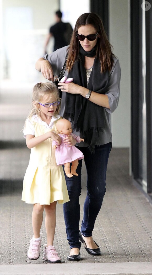 Jennifer Garner va chercher sa fille Violet à l'école de Santa Monica à Los Angeles le 19 septembre 2011
