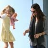 Jennifer Garner, enceinte de son troisième enfant, s'amuse comme une folle avec sa fille Violet à l'école de Santa Monica le 19 septembre 2011
 