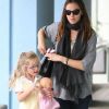 Jennifer Garner, enceinte de son troisième enfant, va chercher sa fille Violet à l'école de Santa Monica le 19 septembre 2011
 