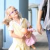 Violet Affleck est une vraie petite chipie quand sa maman Jennifer Garner, enceinte de son troisième enfant, vient la chercher à l'école de Santa Monica le 19 septembre 2011
 