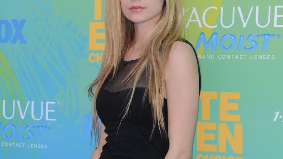 Avril Lavigne : Un fan tue sa mère pour des places de concert