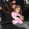 Salma Hayek et sa fille Valentina à l'aéroport de Los Angeles le 24 septembre 2011 pour prendre un avion direction Paris